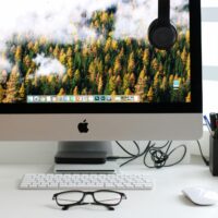 Starke Rechner & „KI-Computer“: Hilfe fürs akademische Ghostwriting – kein Ersatz für Autor:innen